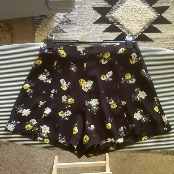 Nunui Floral Navy Blue Womens Shorts AU 12 - Blue with colourful flowers - Picture 14 of 16